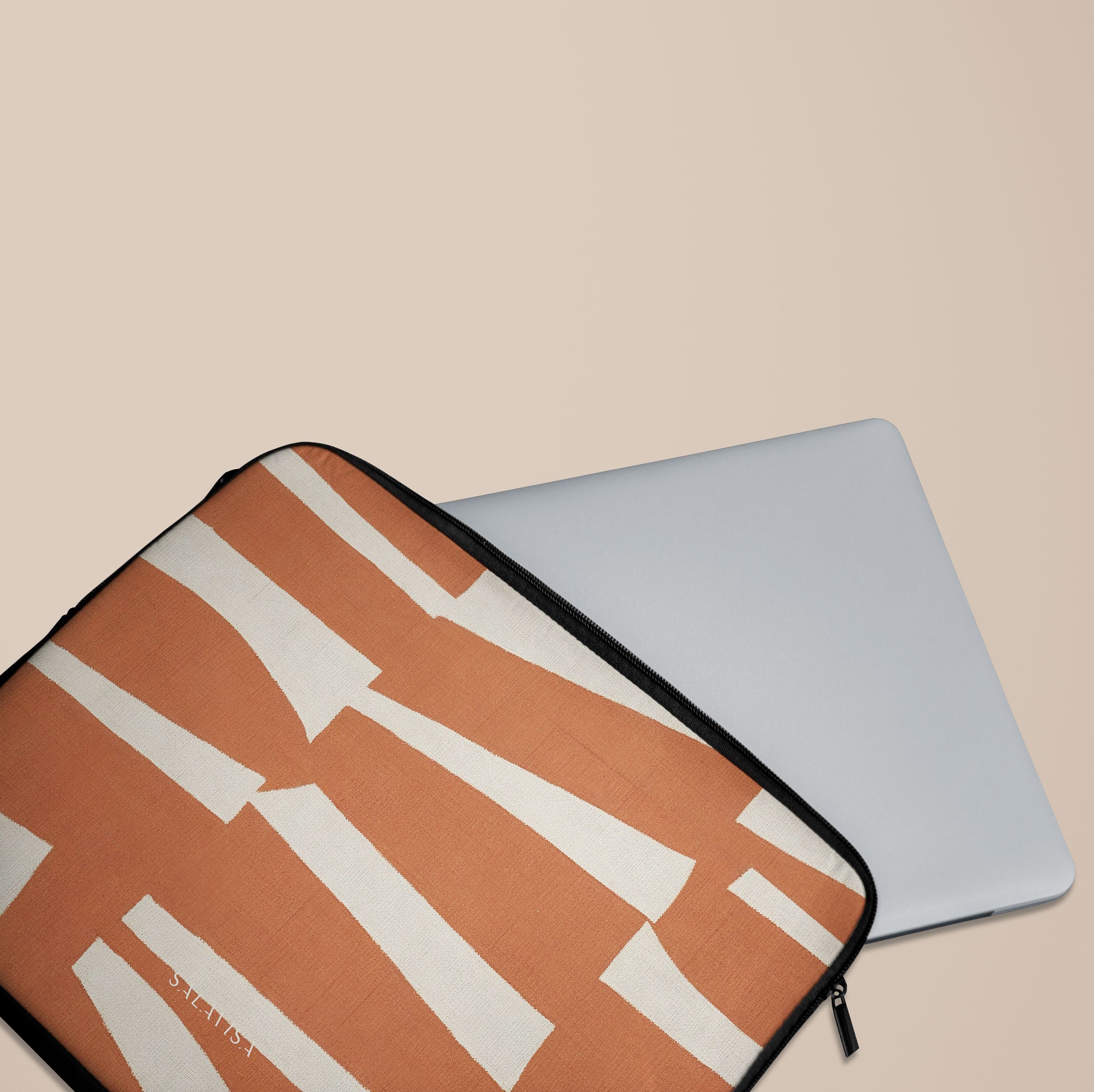 Torn Rust Laptop Sleeve — view 4 — Salavisa